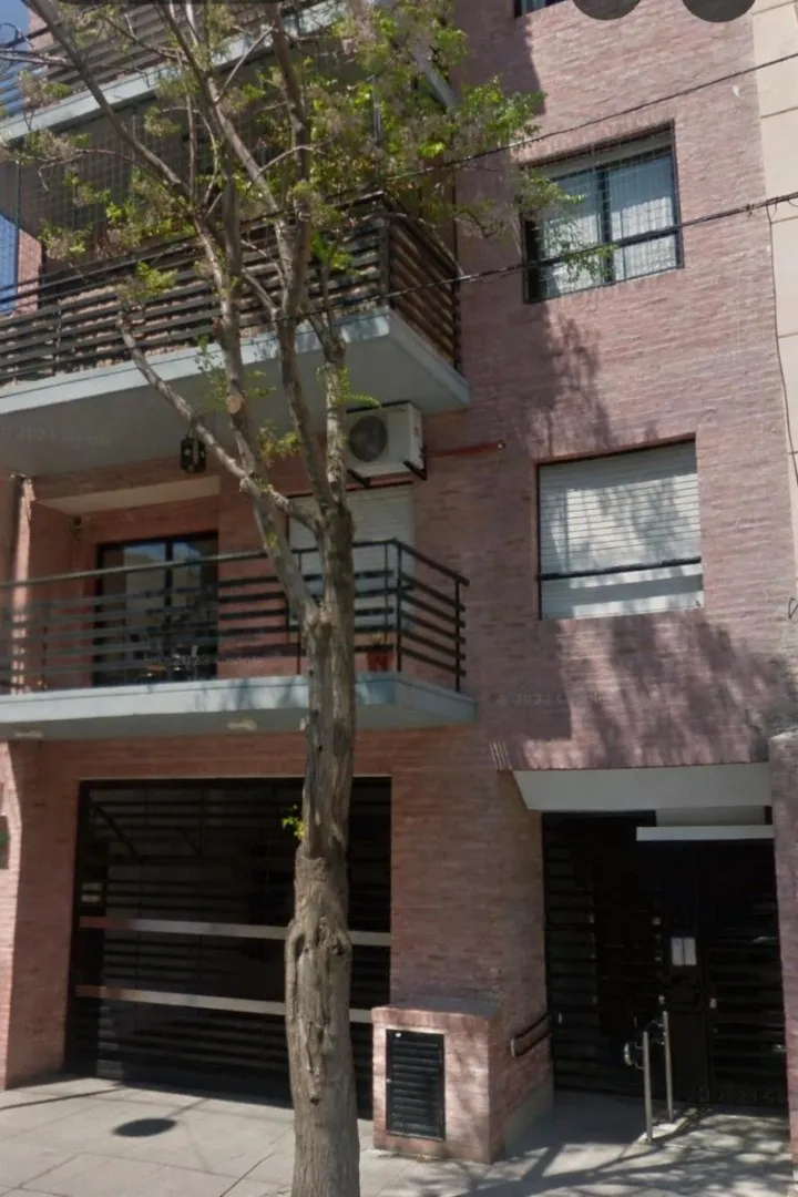 Departamento amoblado de 3 ambientes con cochera y dependencia en Almagro