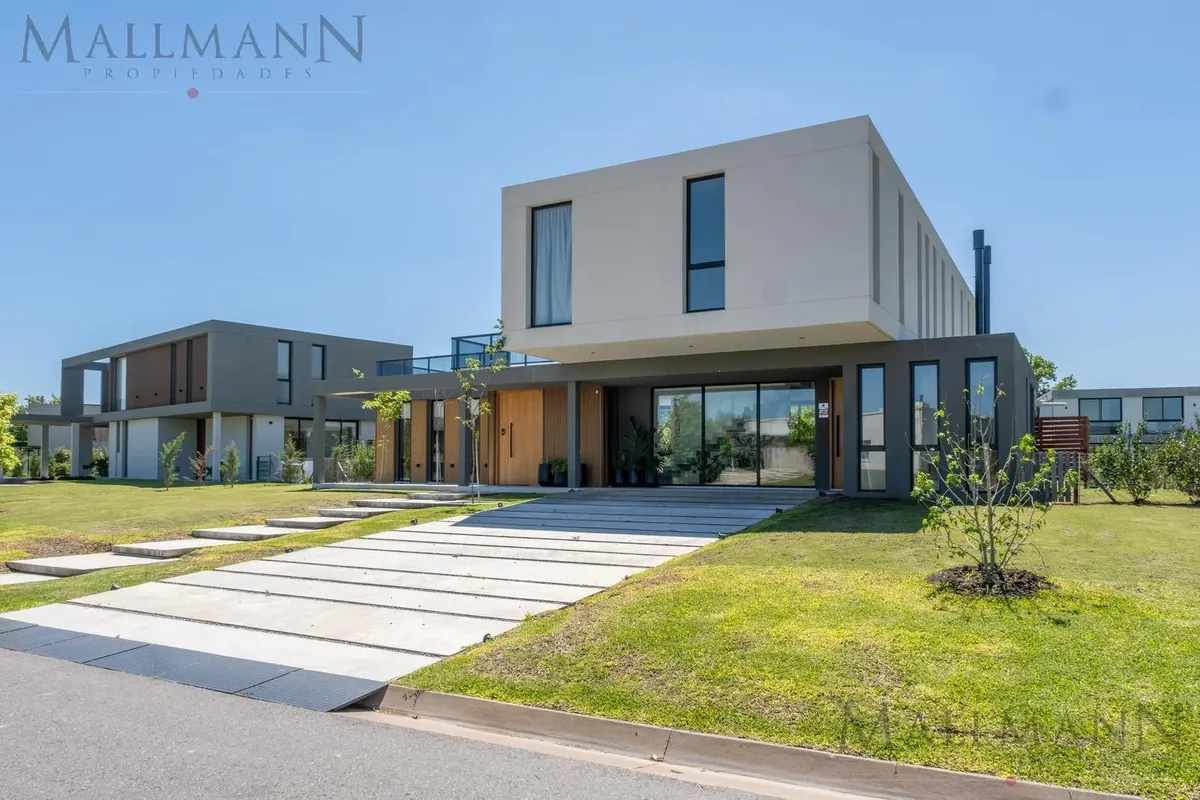 Четырёхспальная вилла с бассейном в La Diligencia, Pilará