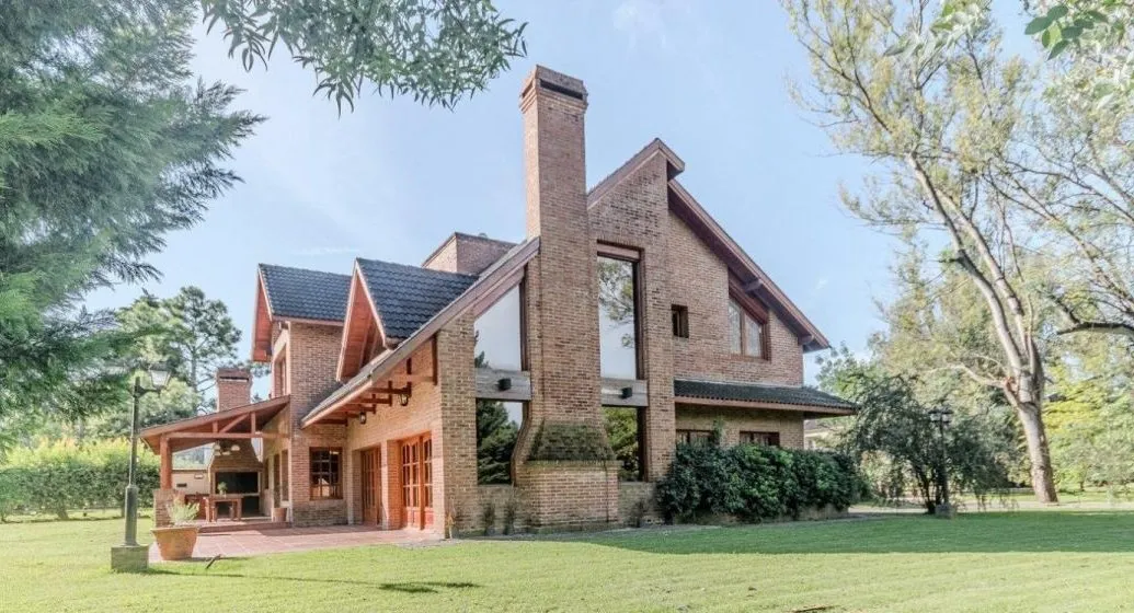 Casa para aluguel anual com 4 quartos e piscina em Esteban Echeverría (Saint Thomas Sur)
