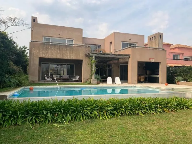 Four-bedroom apartment in Tigre