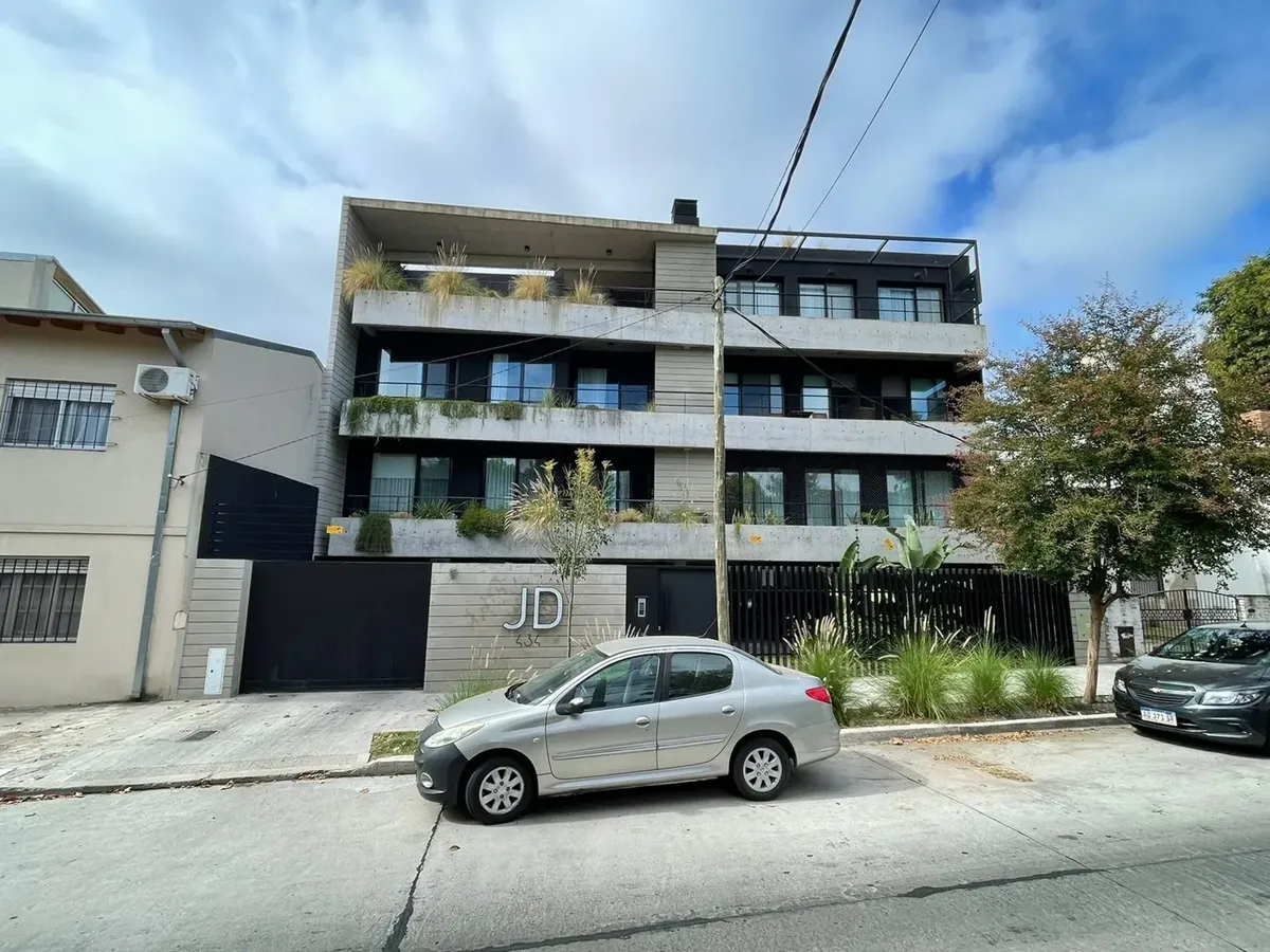 Departamento de 4 ambientes con balcón terraza y cochera en San Isidro