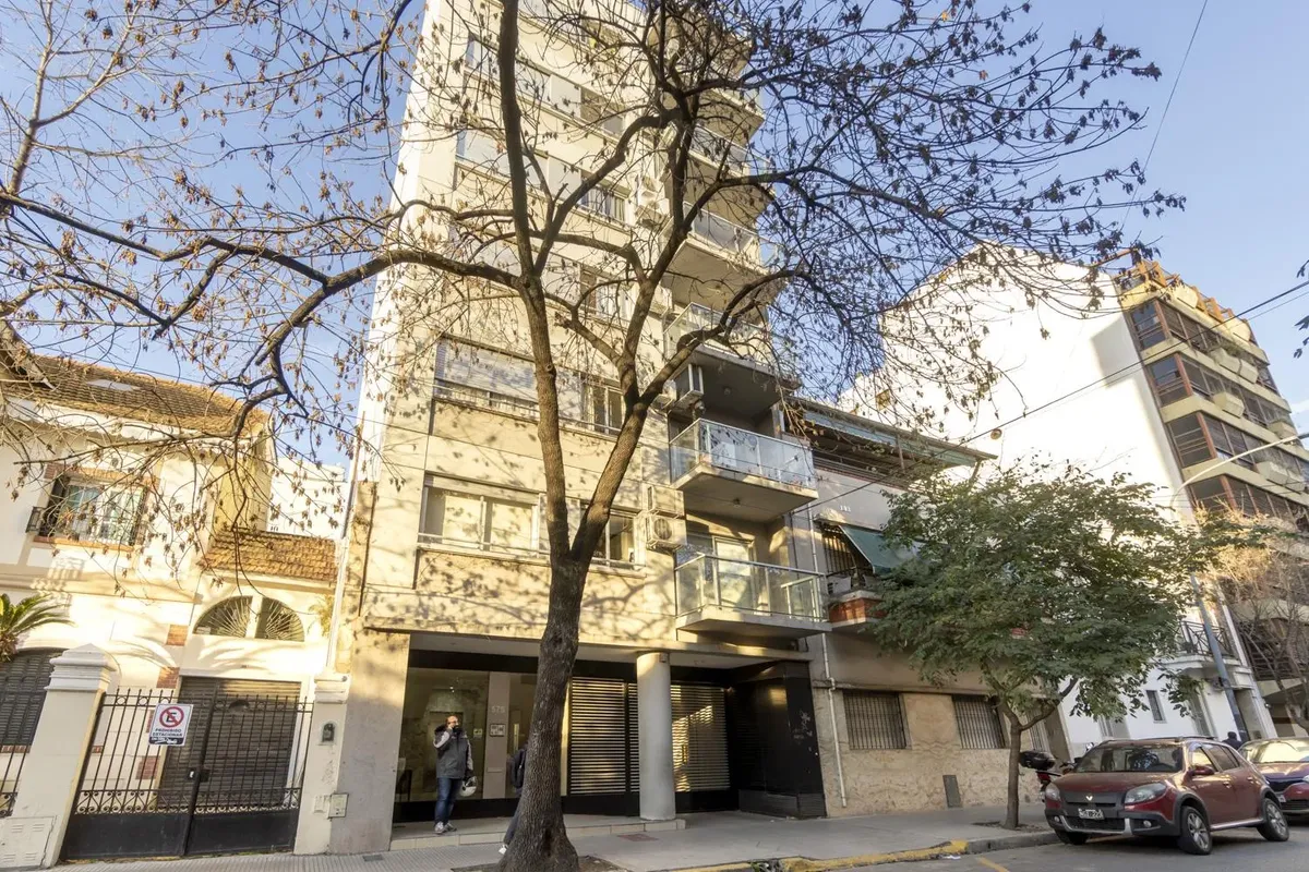 Departamento de 2 ambientes con cochera en Flores