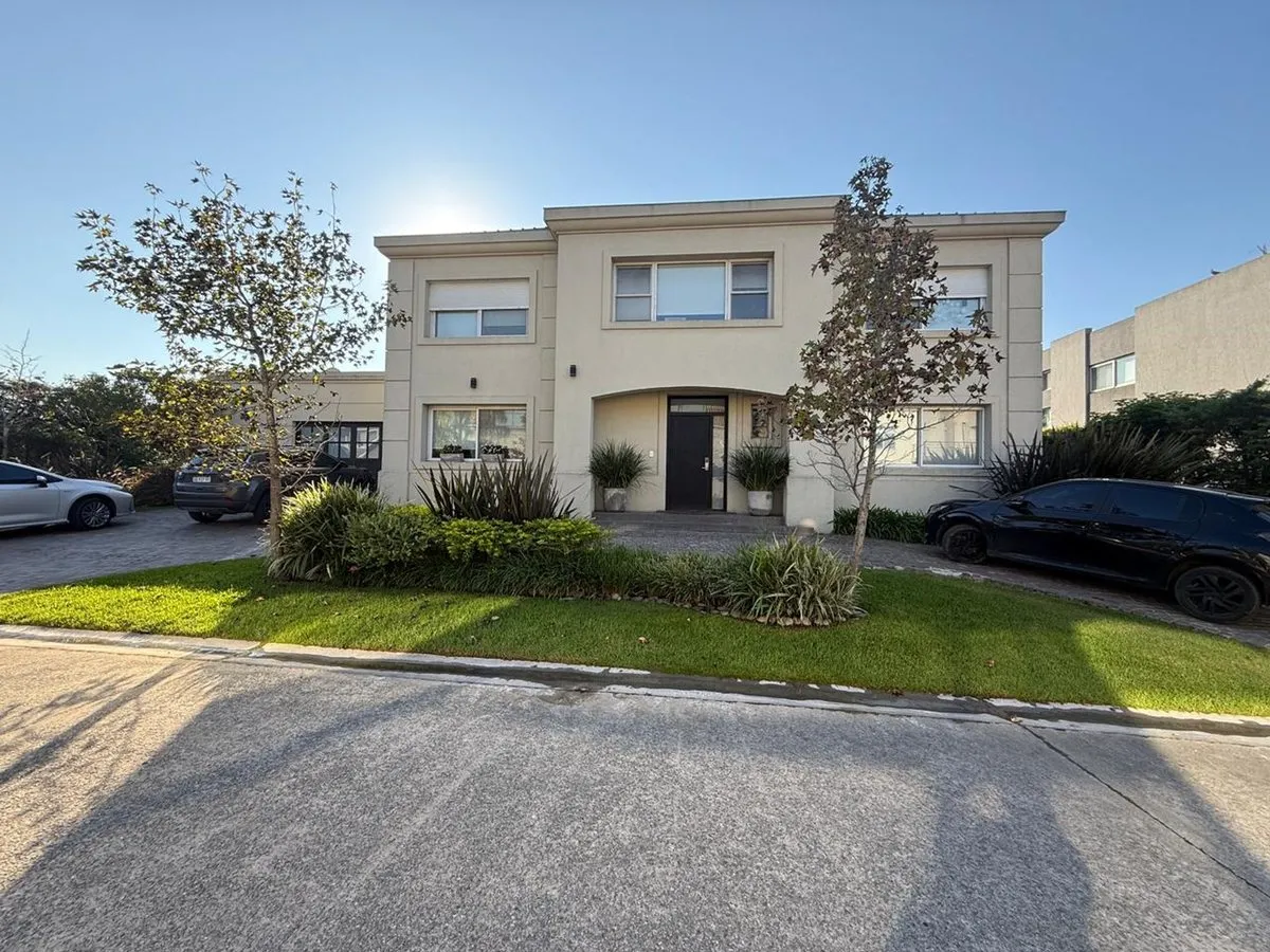 Casa de 5 ambientes com piscina em Barrancas de Guido, Quilmes