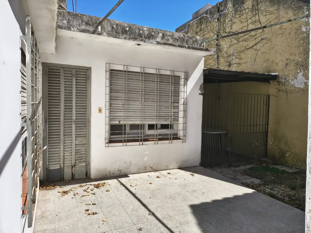 Квартира с 2 спальнями и патио в Quilmes