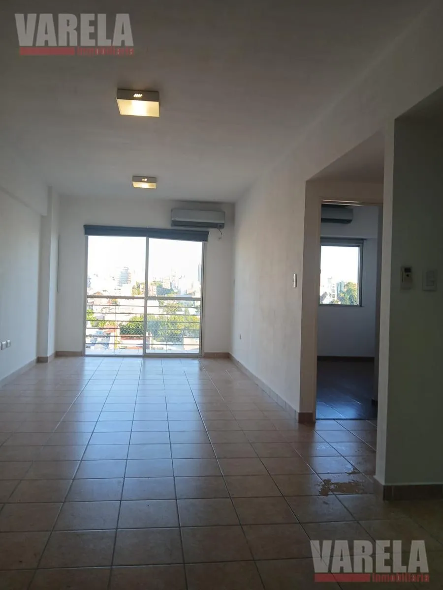 Departamento de 2 ambientes con balcón en Flores