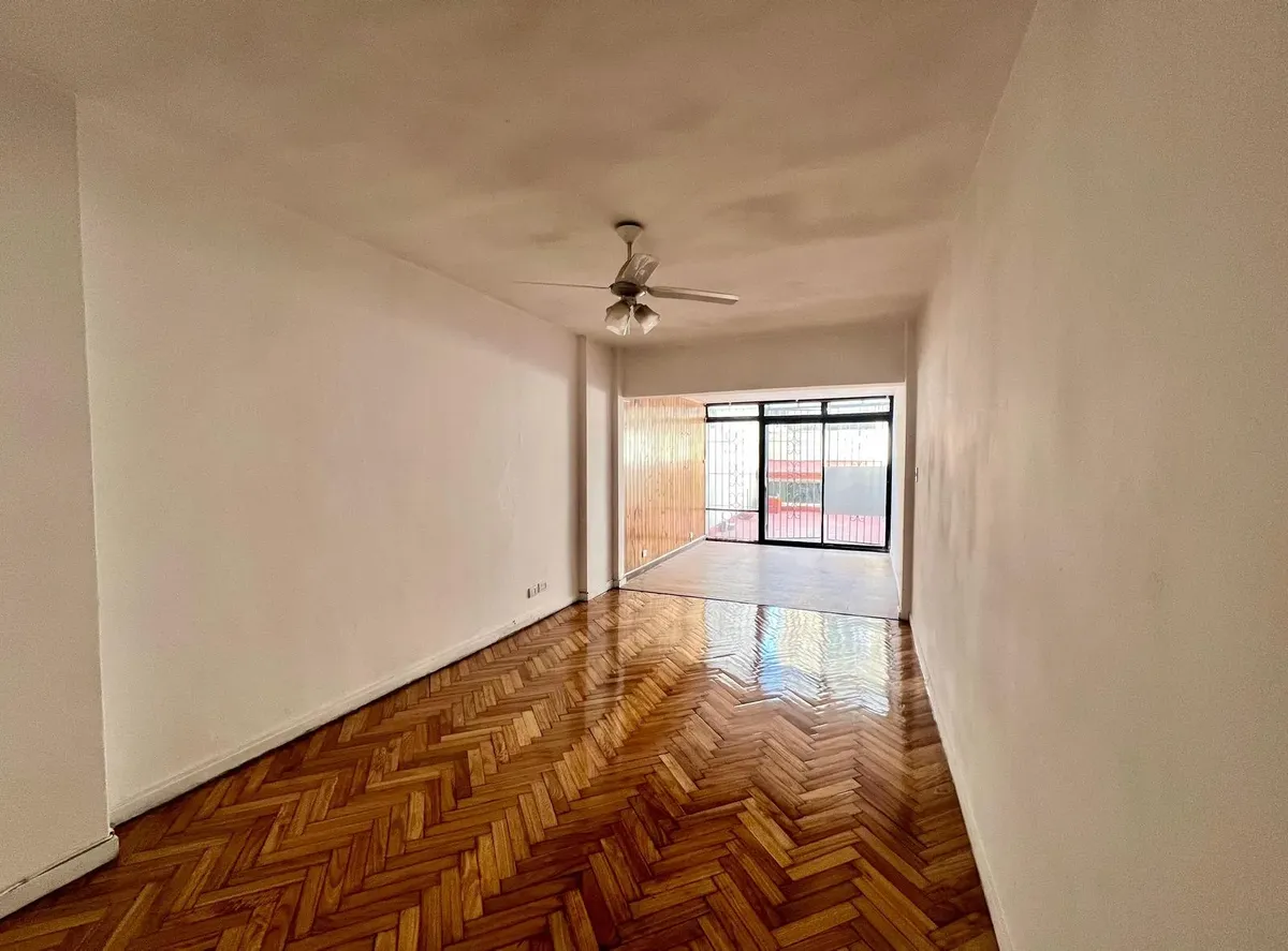 Departamento de 2 ambientes con patio en Parque Chacabuco