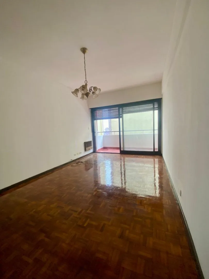 Apartamento de 2 ambientes com varanda em Florida