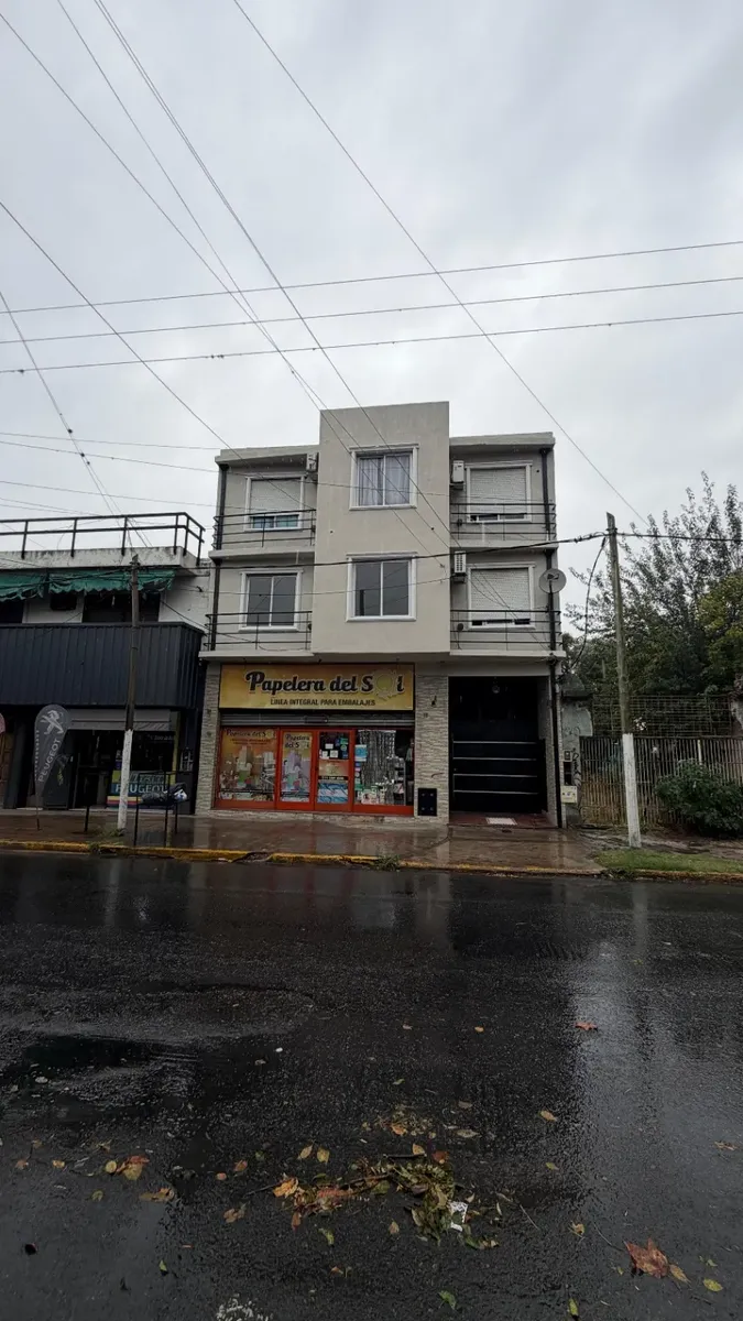 Apartamento de dois quartos com vaga de garagem em Moreno