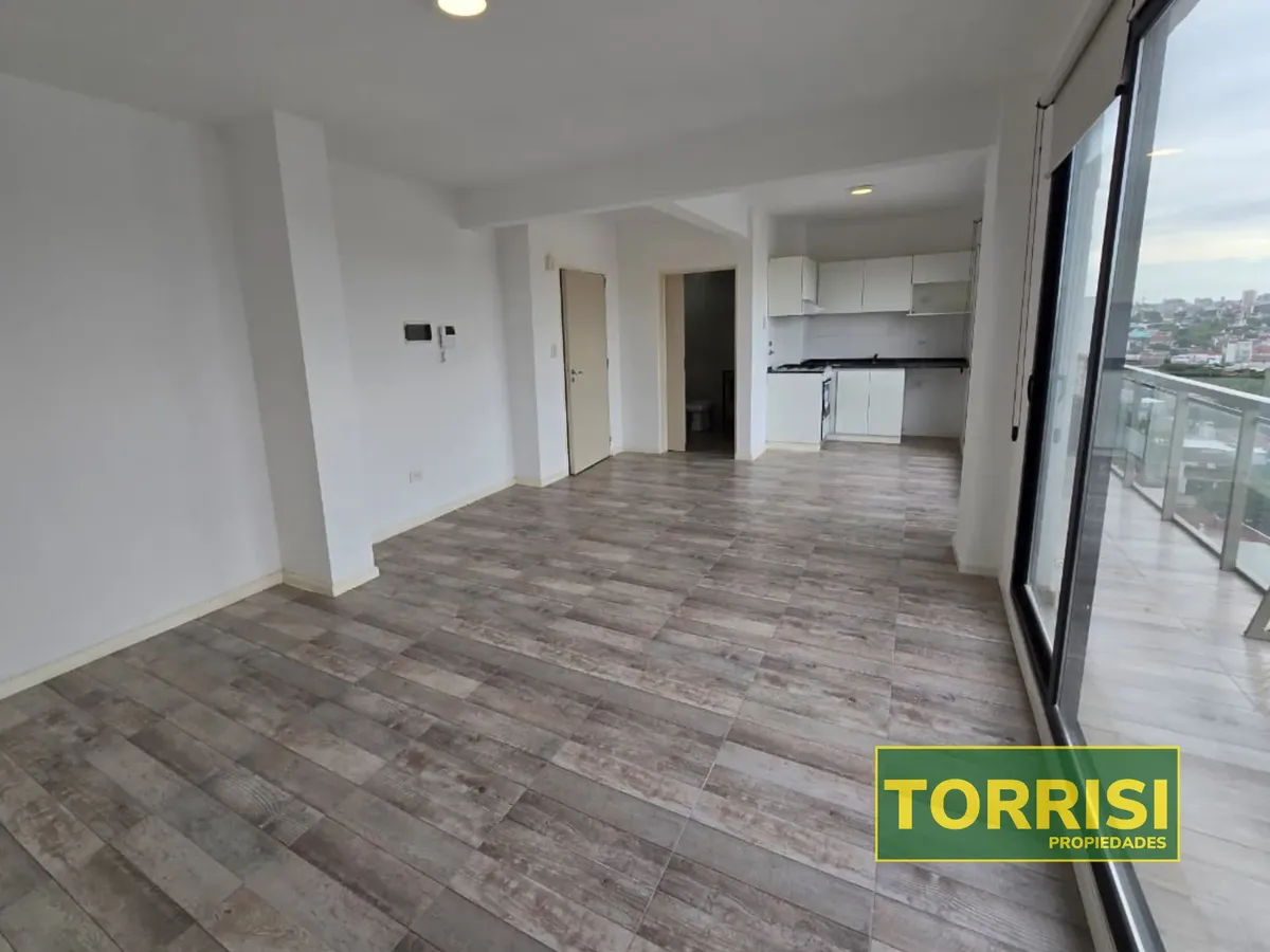 Departamento monoambiente con balcón en Parque Avellaneda