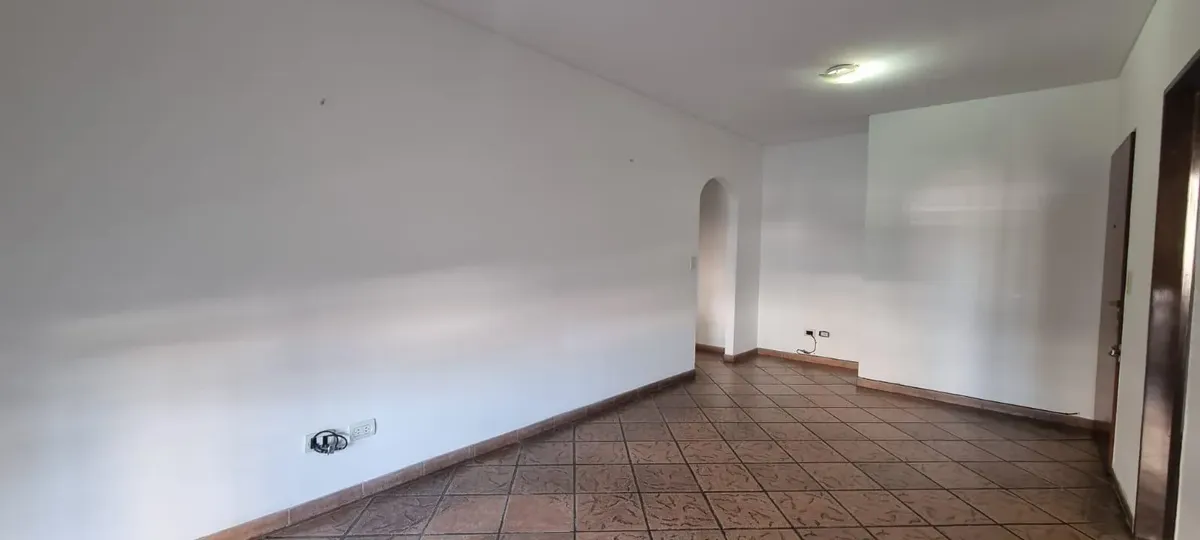 Apartamento de 2 ambientes com 1 dormitório em Lanús Oeste