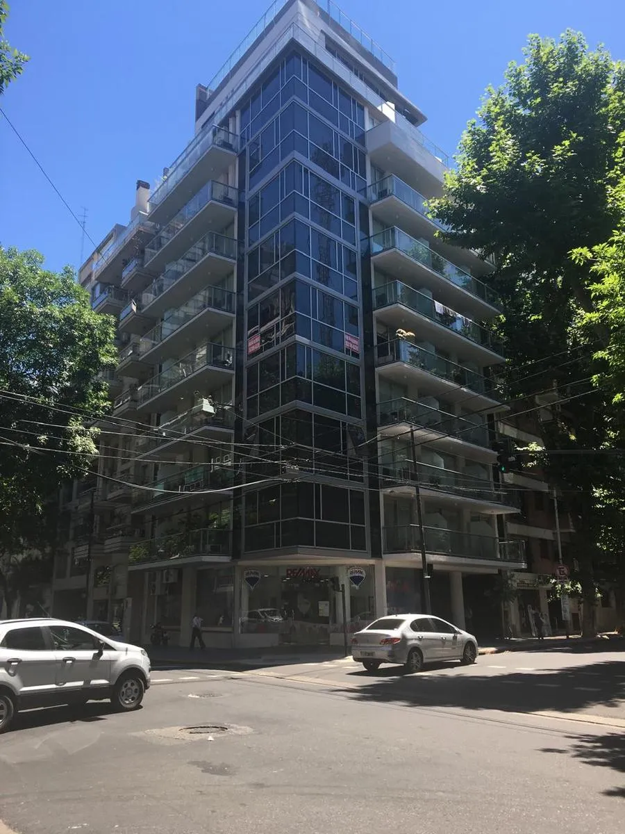 Divisible unfurnished studio apartment on the corner in Recoleta