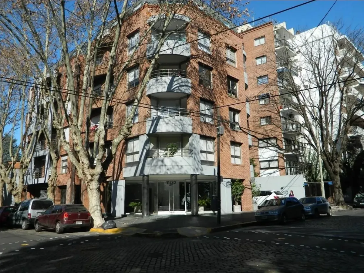 Two-room apartment with parking in Olivos