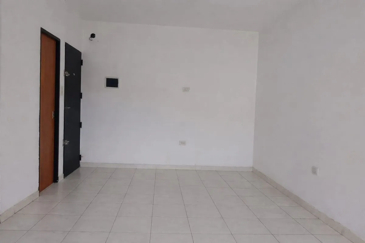 Apartamento de 2 ambientes com varanda em Lanús Oeste