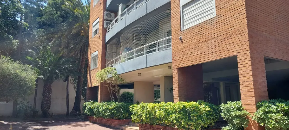 Departamento de 4 ambientes con cochera en Floresta