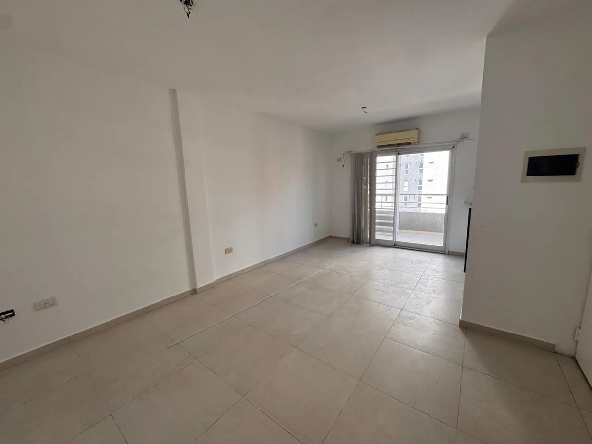 Квартира с 3 спальнями и парковочным местом в Quilmes Centro