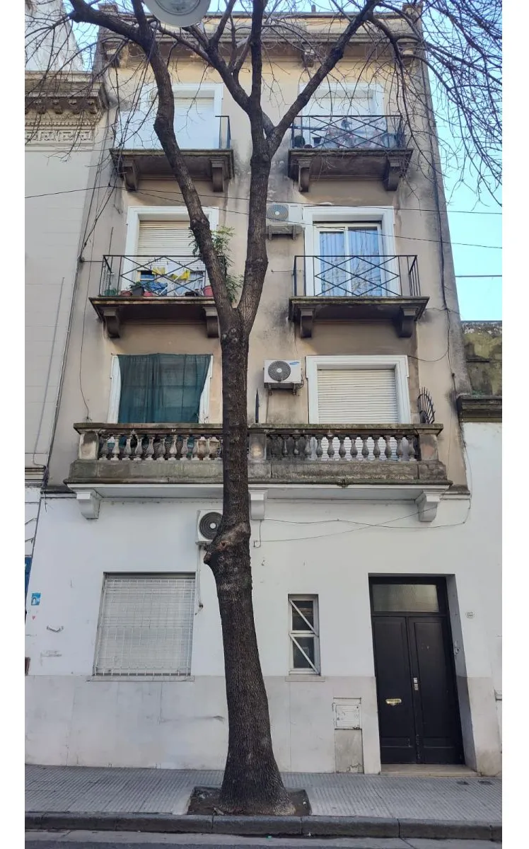 Kitnet mobiliada no 1º andar de frente em Monserrat