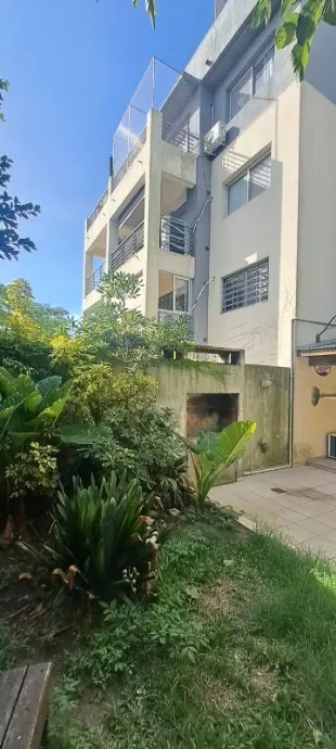 Apartamento de três ambientes com 2 vagas de garagem em Quilmes/Bernal Parque