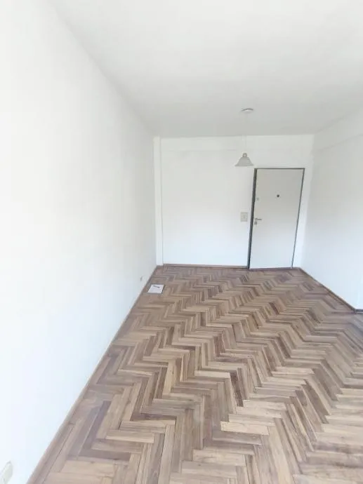 Departamento de 3 ambientes para uso profesional en Quilmes Centro