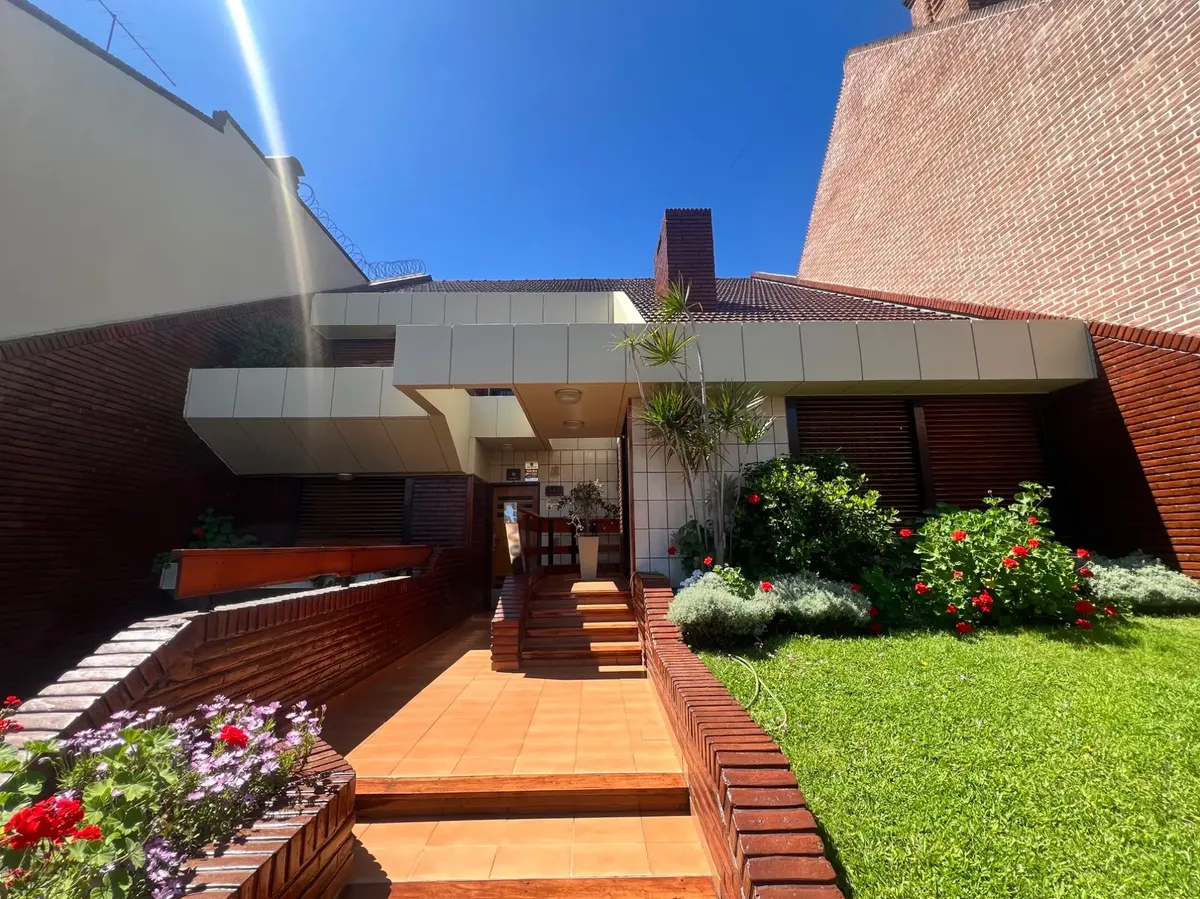 Casa de 5 ambientes en Ramos Mejía Centro