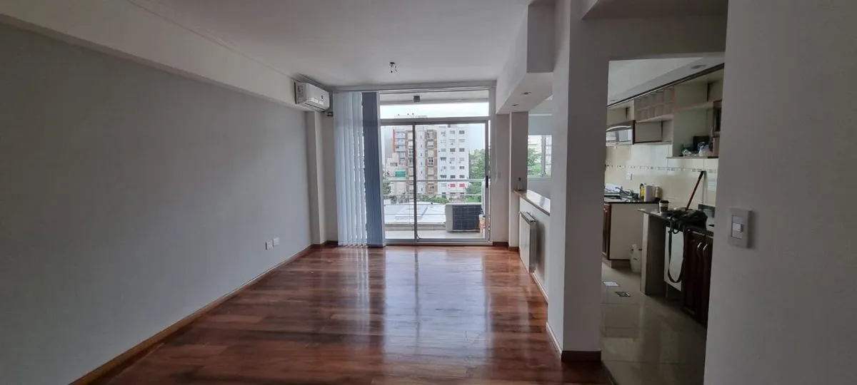 Departamento de 3 ambientes en Flores con cochera