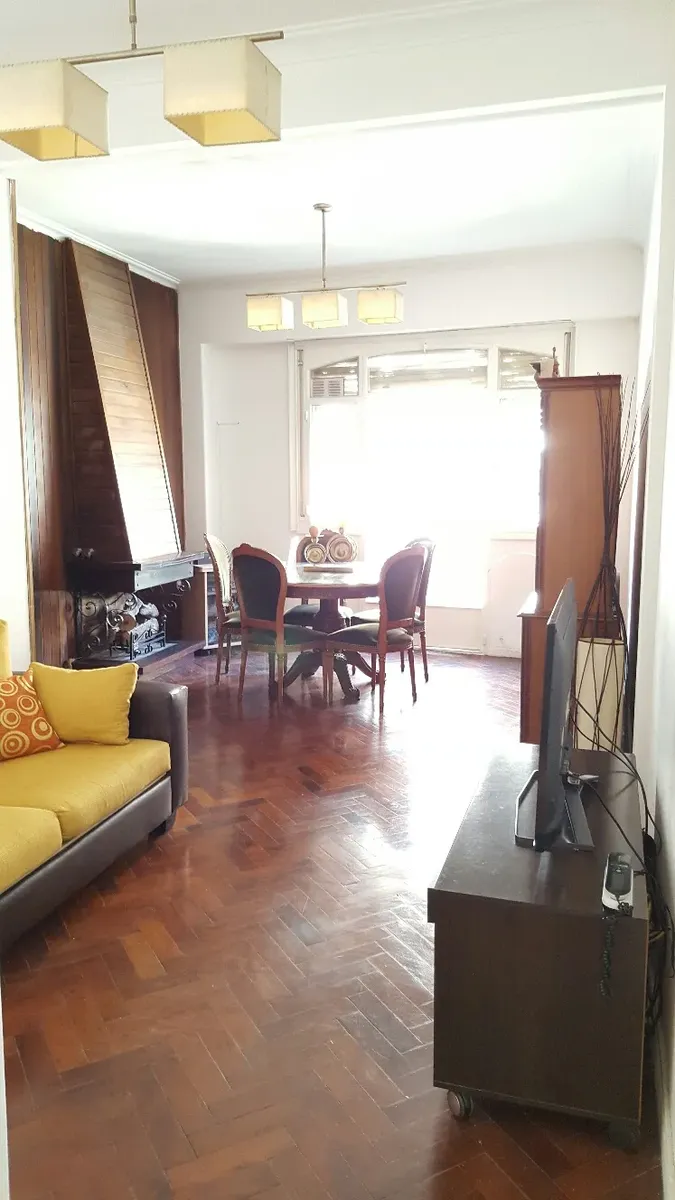 Apartamento de 4 ambientes com 3 dormitórios em Balvanera