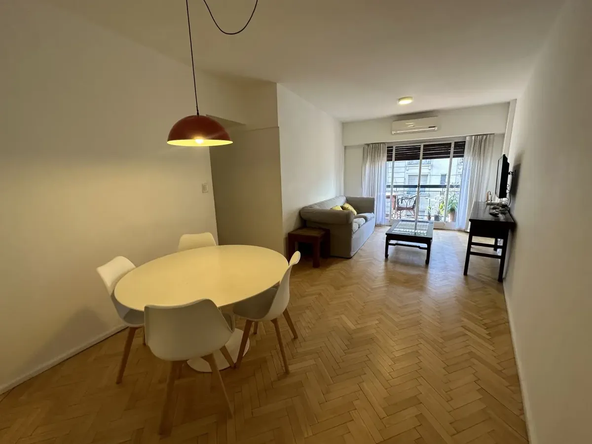 Four-bedroom apartment with balcony in Recoleta