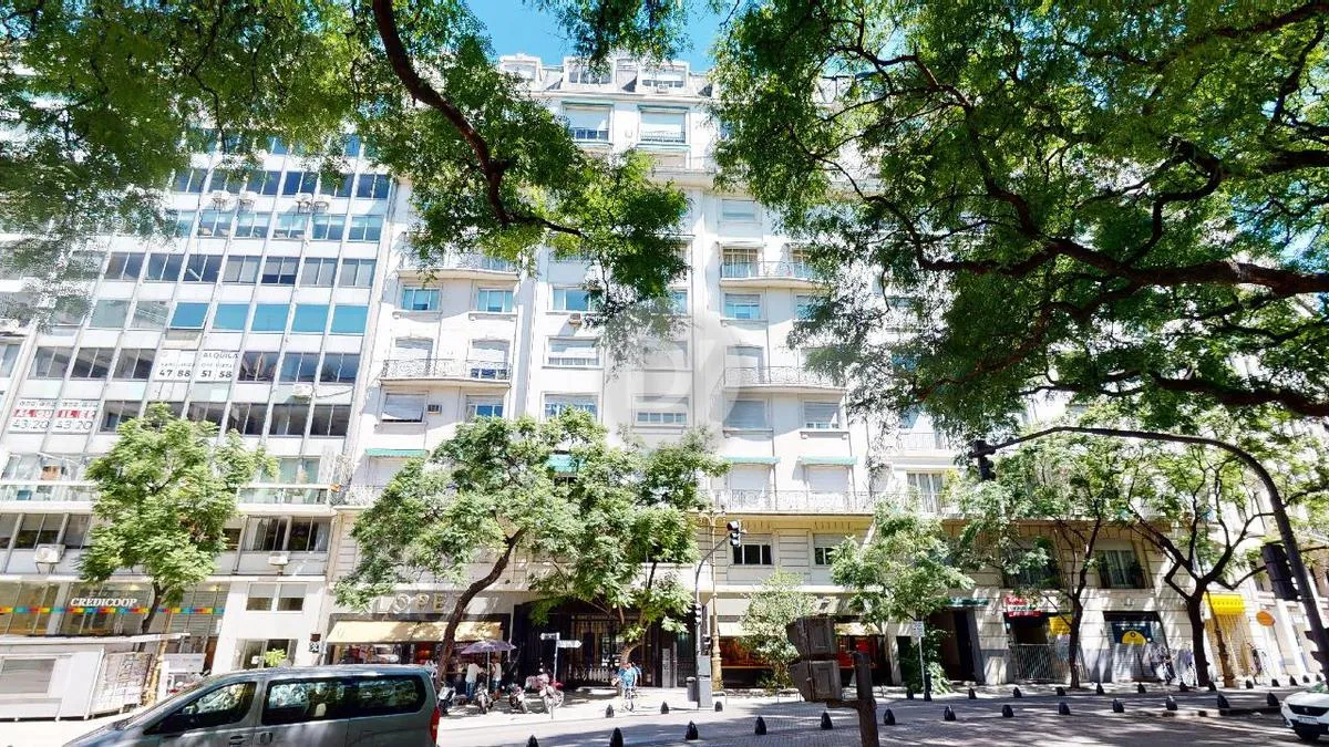 Квартира с 3 спальнями в Retiro на площади Plaza San Martín с 2 парковочными местами