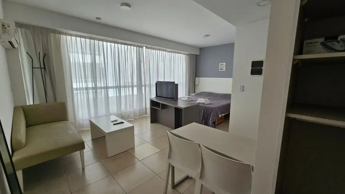 Furnished studio apartment with balcony in Monserrat
