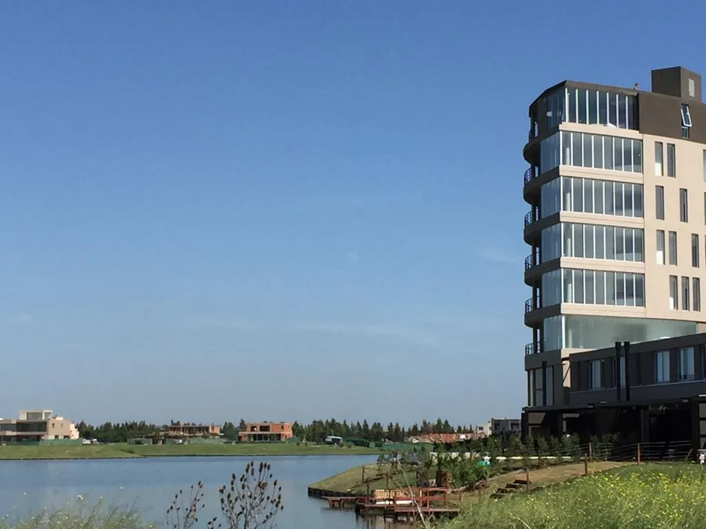 Two-bedroom apartment in Tigre with lake views