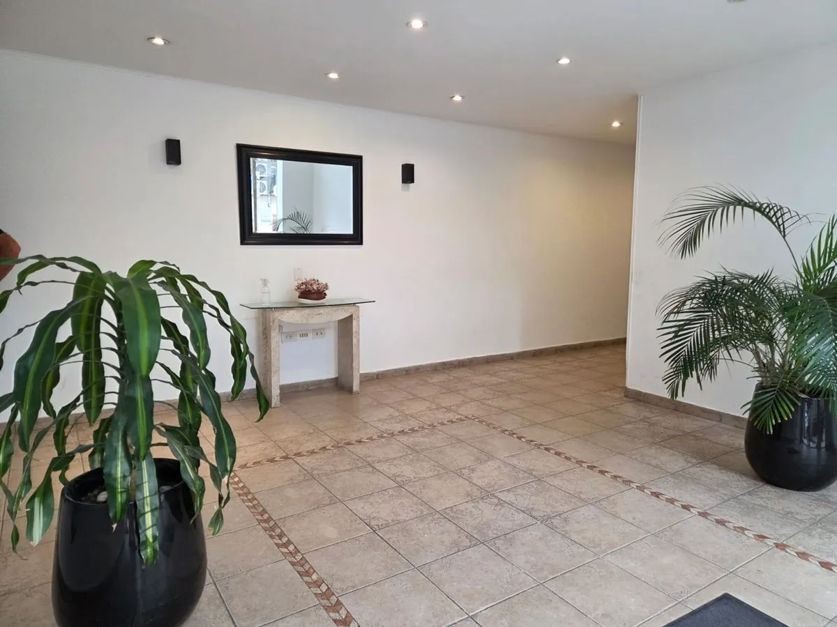 Departamento de 2 ambientes sin muebles con balcón en Vicente López