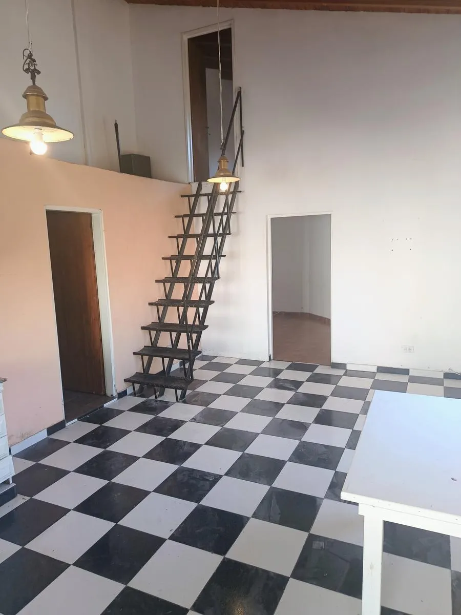 PH com dois dormitórios, cozinha integrada e varanda em Martínez