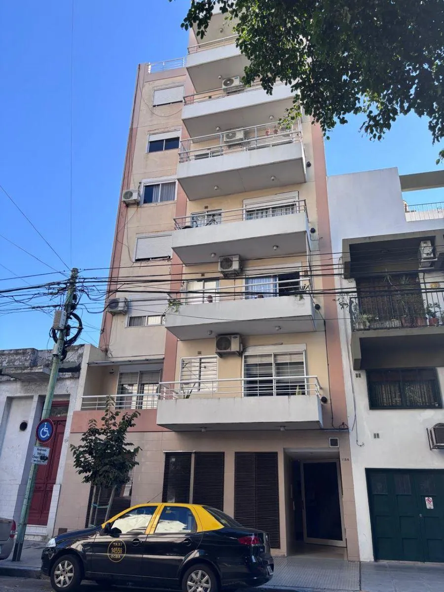Apartamento de 2 ambientes com varanda e terraço em Villa General Mitre