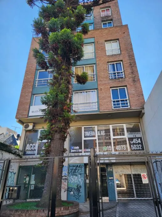 Monoambiente con balcón en Morón Centro