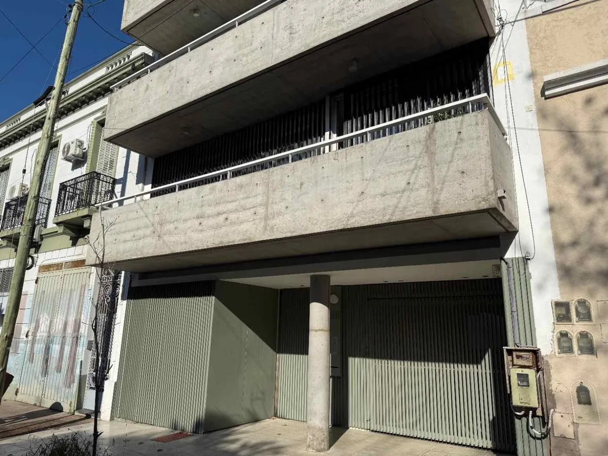 Departamento de 3 ambientes con cochera y terraza en Floresta