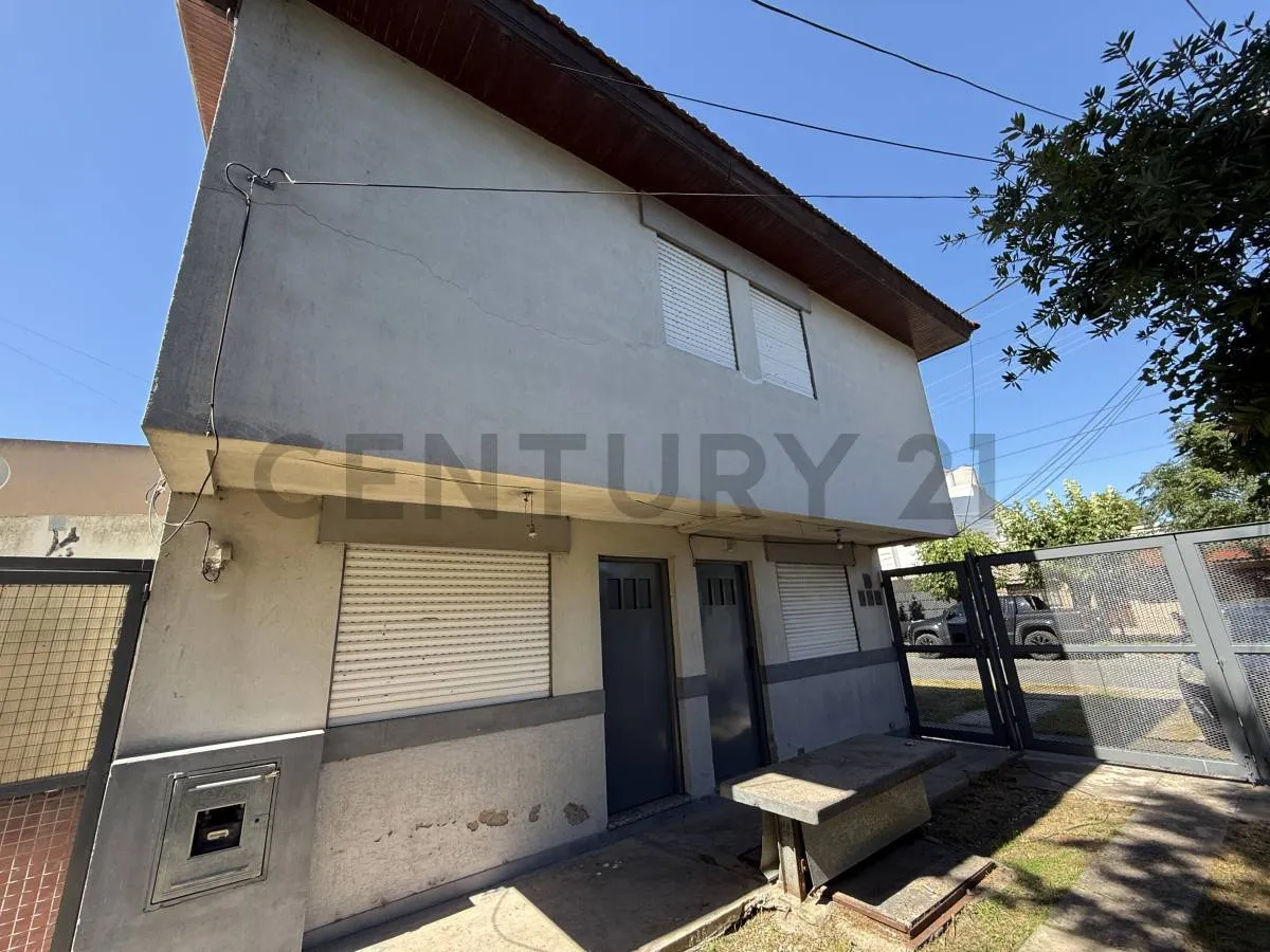 Calle 118 E/ 79 Y 80 | Triplex En Alquiler 3 Dormitorios + Cochera | Villa Elvira - La Plata