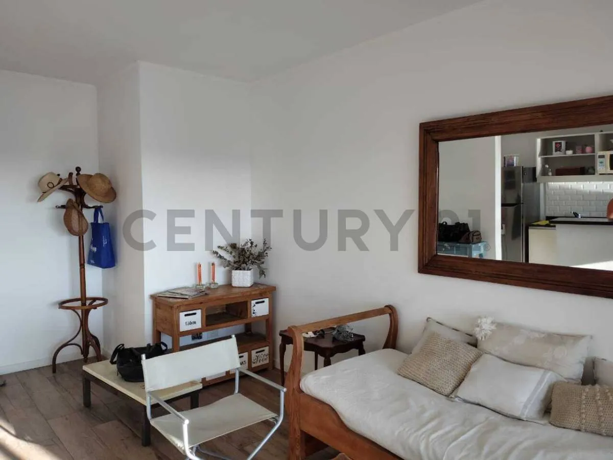 Two-bedroom apartment with covered parking in Tigre Centro