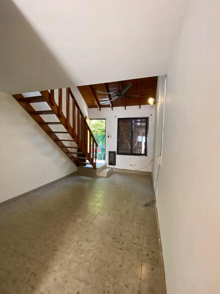 Apartamento duplex de 2 ambientes em Morón