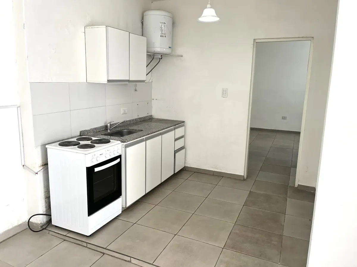 Apartamento de dois quartos e meio sem condomínio em Balvanera
