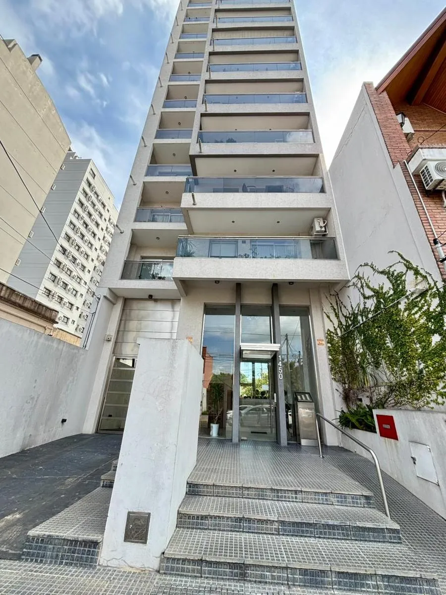 Modern front-facing two-room apartment in Banfield Este