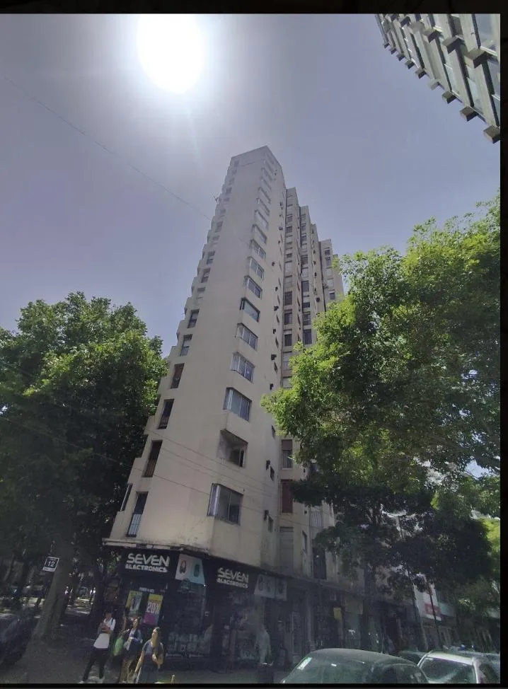 Monoambiente en alquiler en La Plata frente a Plaza Moreno