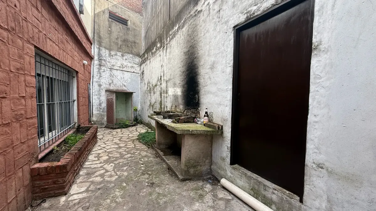 Kitnet de um ambiente com pátio em Ituzaingó Sur