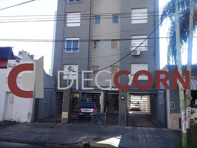 Departamento de 2 ambientes al frente en Morón