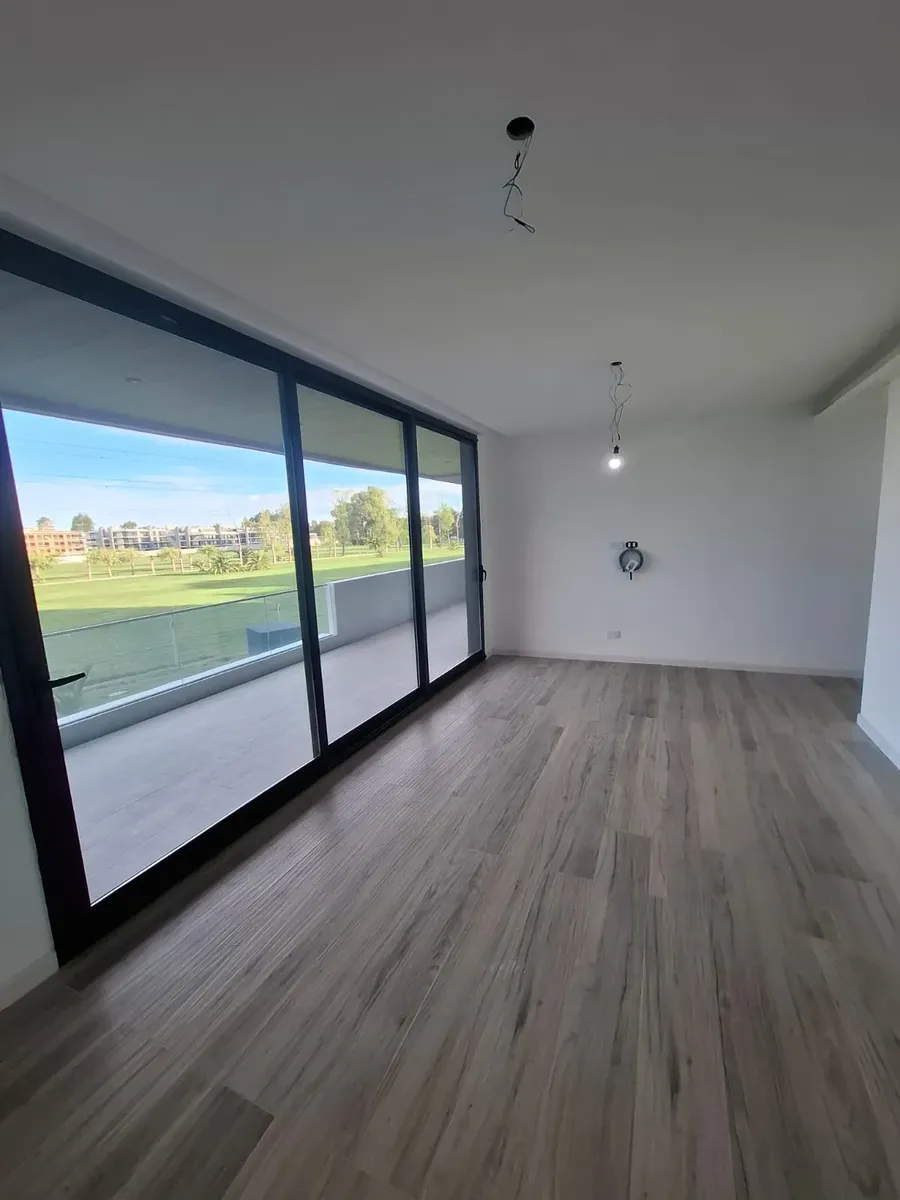 Apartamento de dois ambientes novo em Esteban Echeverría