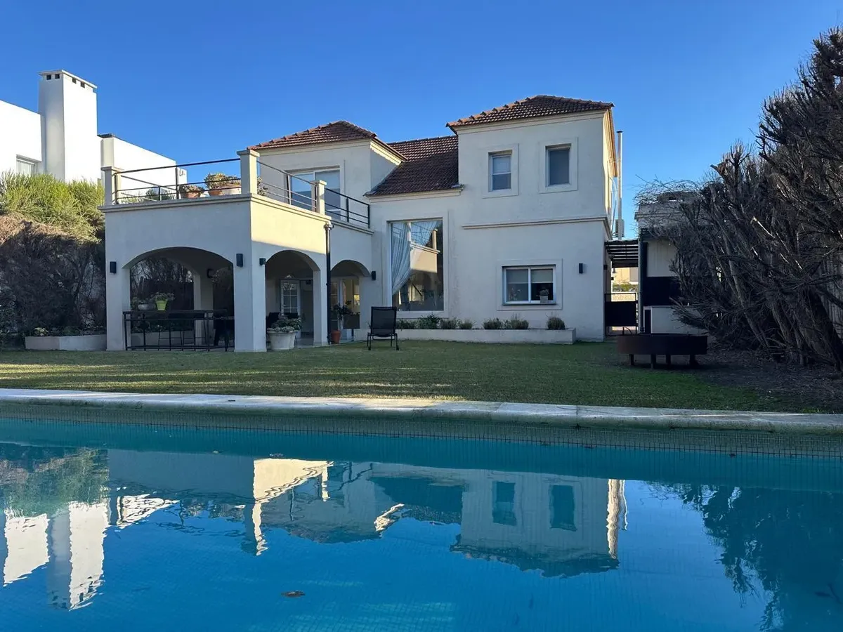 Furnished four-bedroom house in Los Sauces, Nordelta