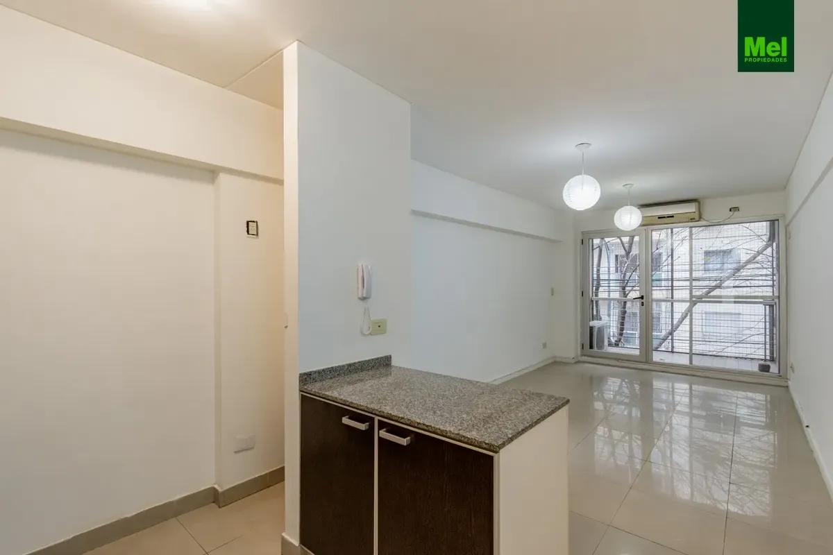Apartamento de dois ambientes com 1 quarto e varanda em Belgrano