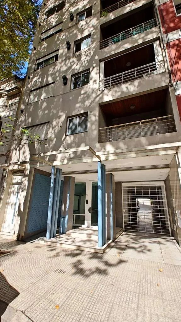 Departamento de 2 ambientes con balcón al contrafrente en Chacarita