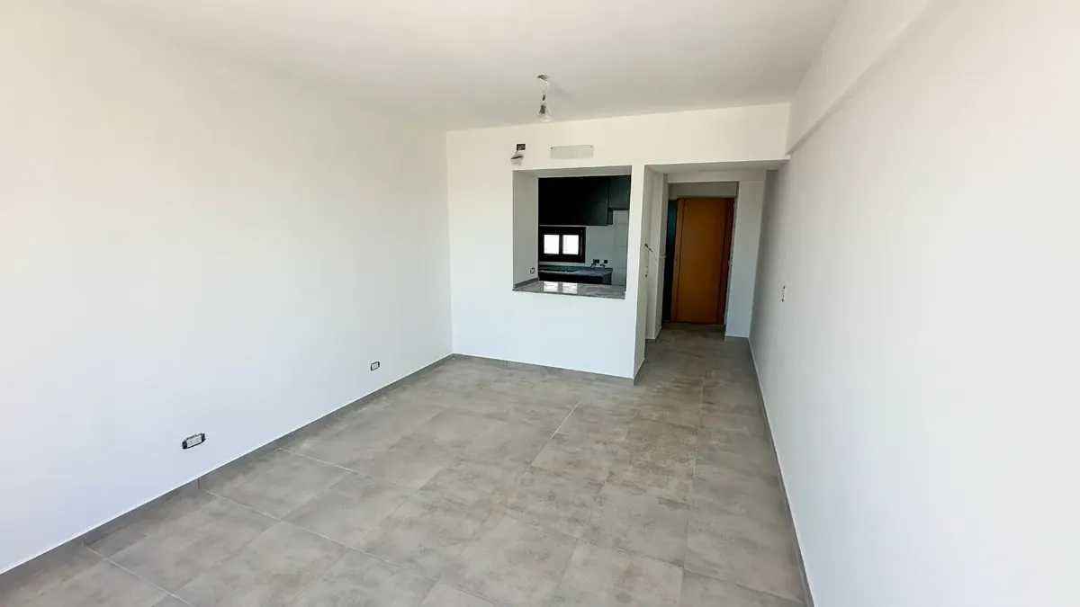 Monoambiente en 1° piso con balcón en Martín Coronado