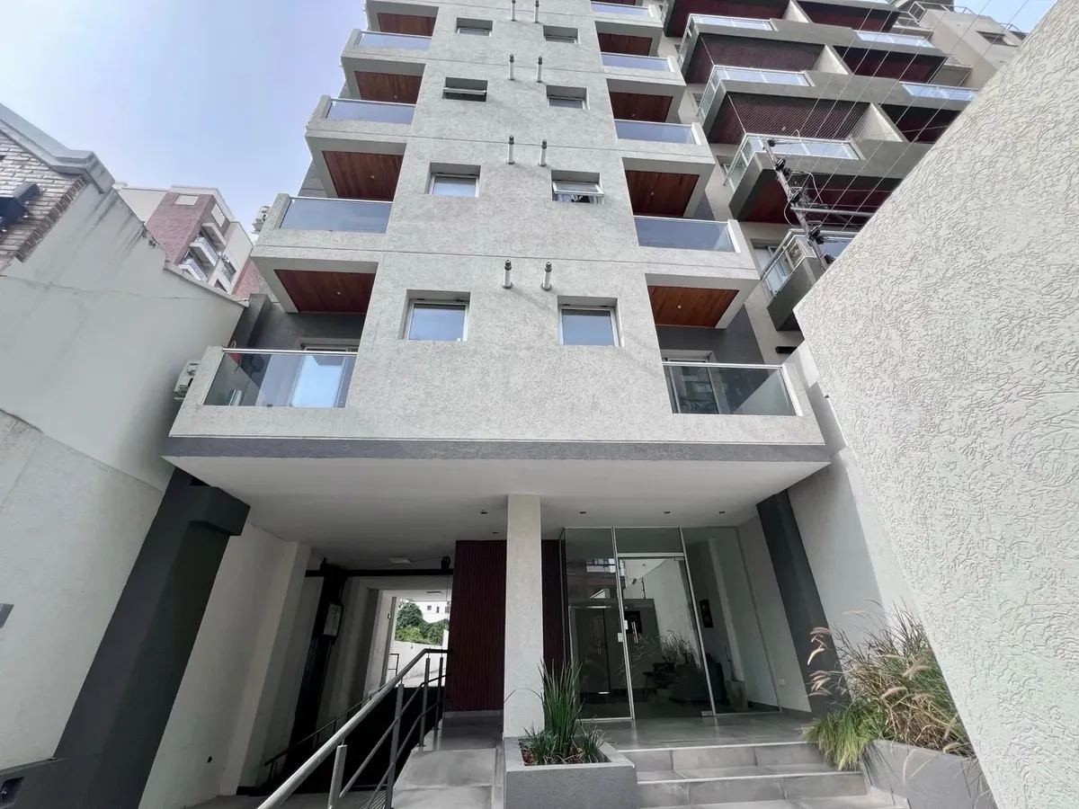 Меблированная квартира с 1 спальней и парковочным местом в Quilmes Centro