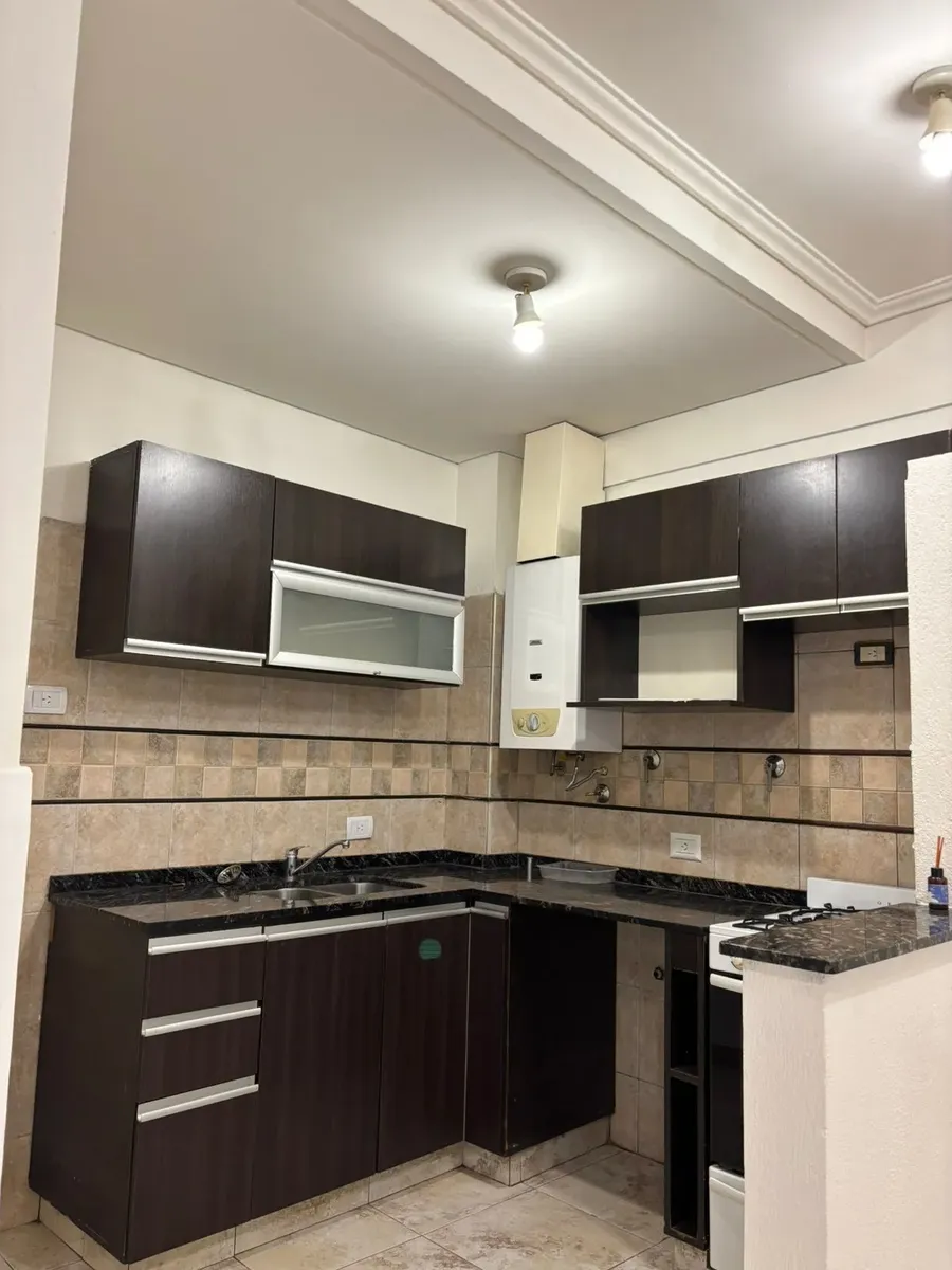 Apartamento de 2 ambientes com 1 quarto e pátio em Villa Lugano