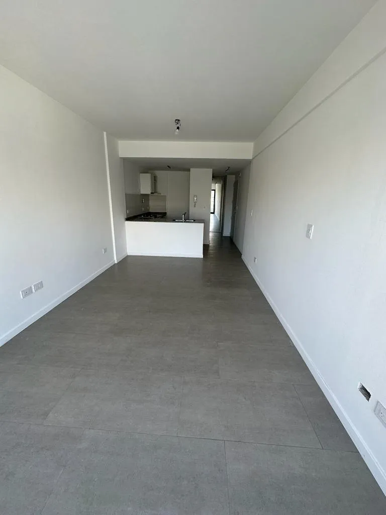 Monoambiente al frente con balcón en Villa Urquiza